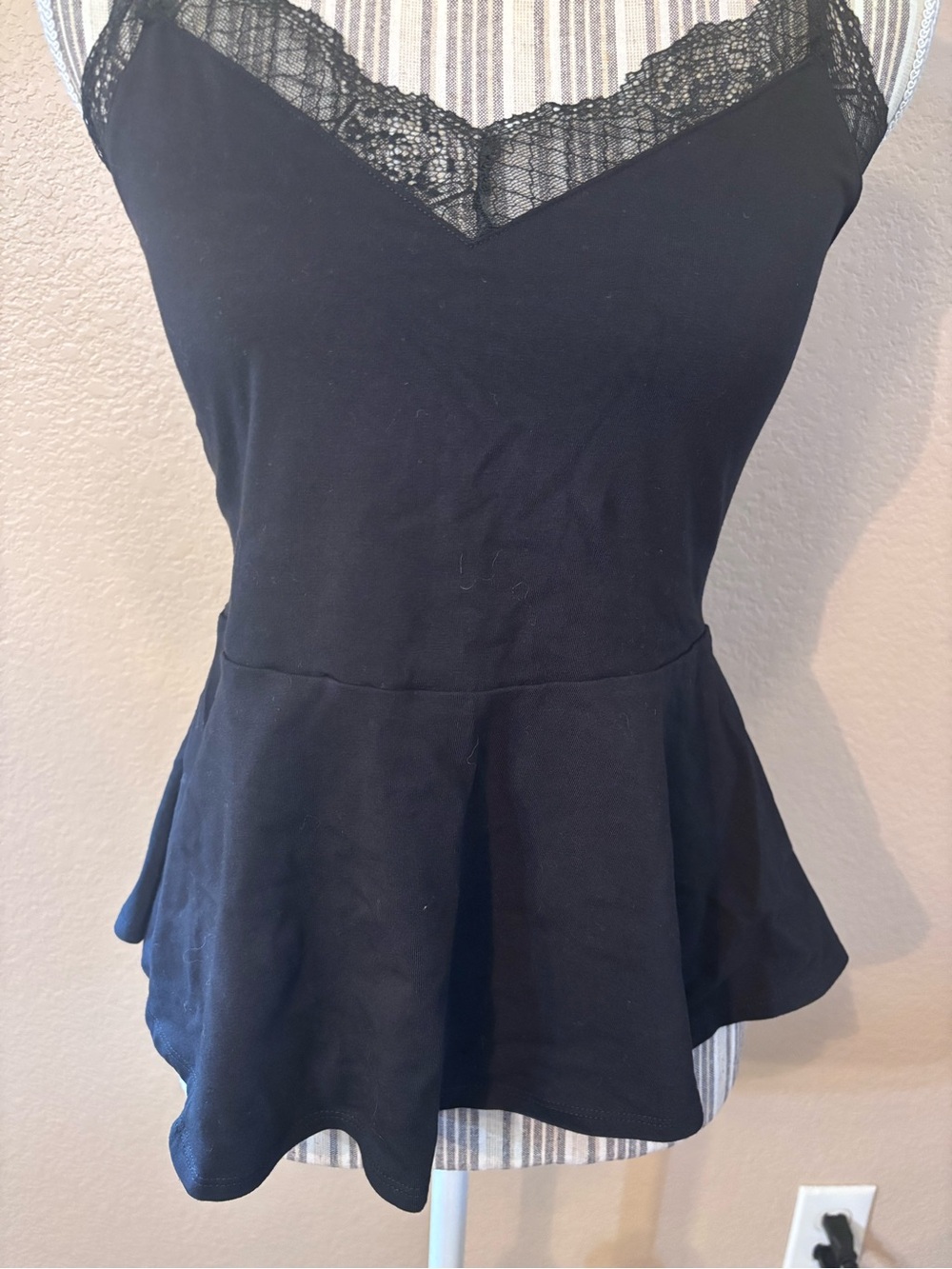SALE! Express Camisole M Black Lace-Trim Peplum V-Neck Spaghett Strap Y2K Cotton - Picture 4 of 16